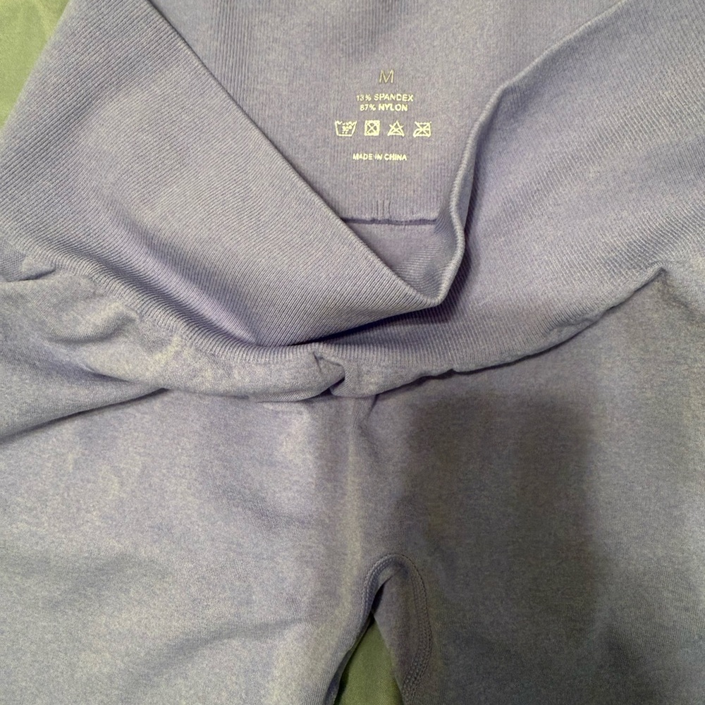 NVGTN Lavender Workout Ensemble - Picture 4 of 5